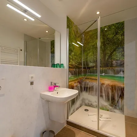 ゲストハウス Im Schuh 3*